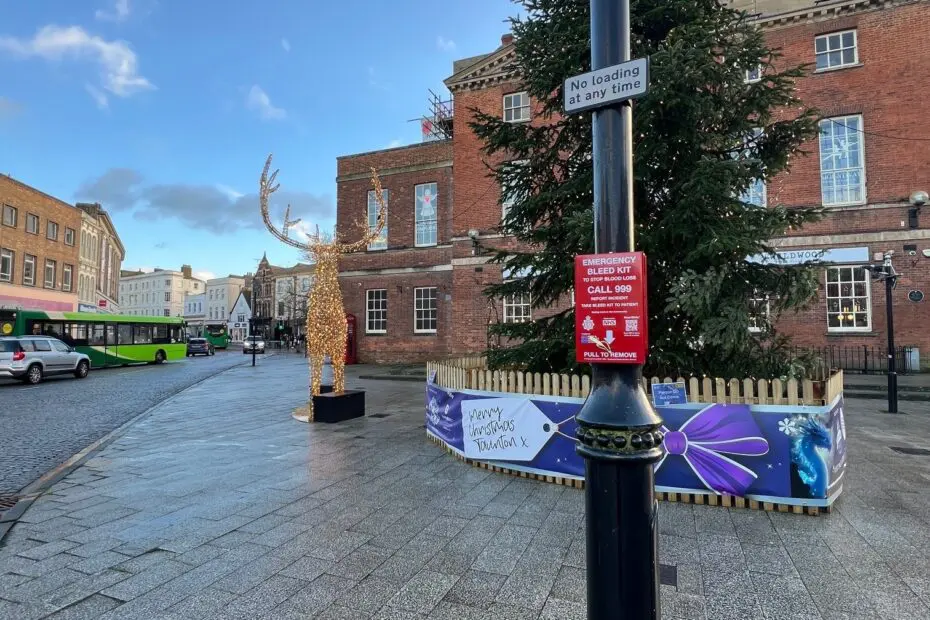 Lamppost outside Wildwood Restauraunts
