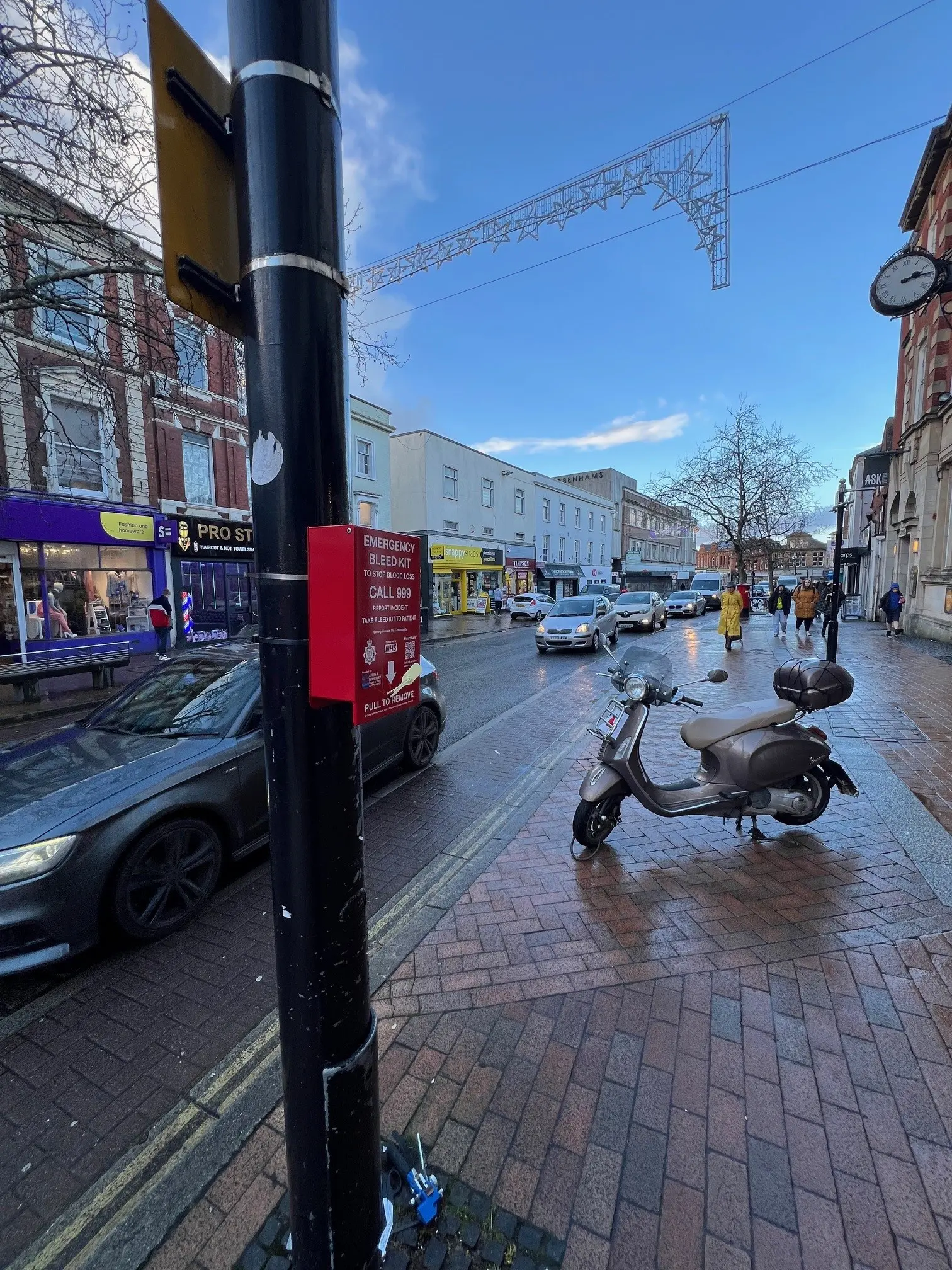 Lamppost outside 33 North Street