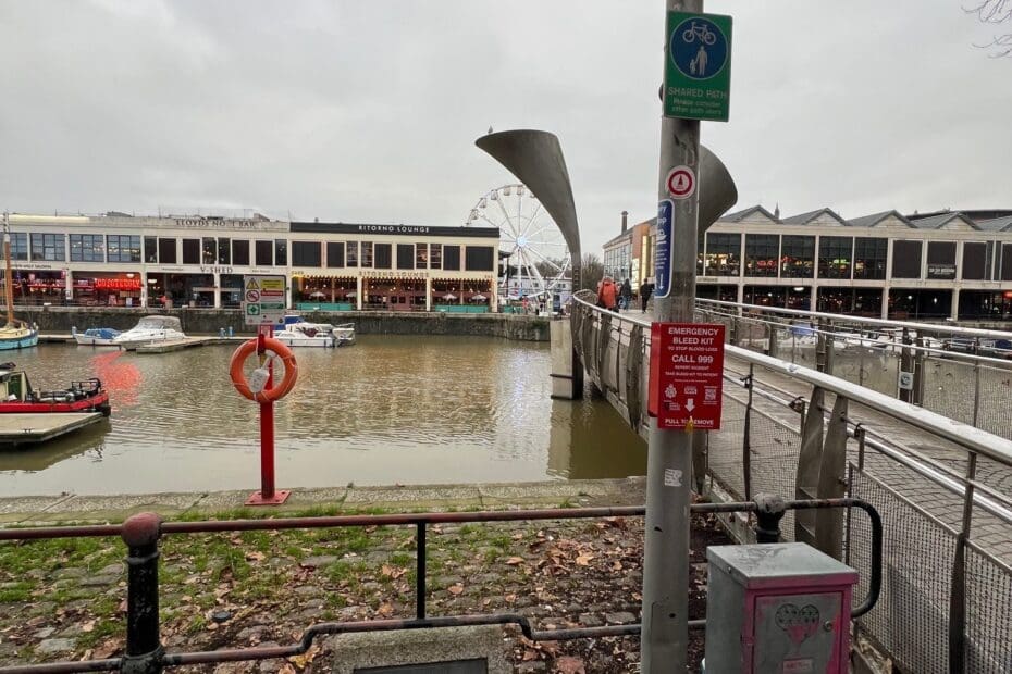 Lamppost next to Pero's Bridge on junction with Narrow Quay